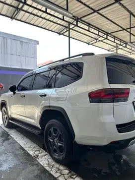 Toyota LandCruiser nik 2023 pakai 2024