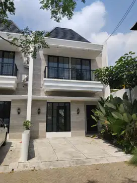 Rumah siap huni di jatiwaringin