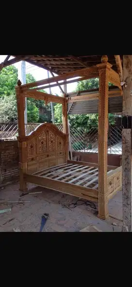 Dipan ranjang tidur ukiran jati