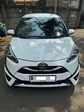 Dijual toyota sienta model Q