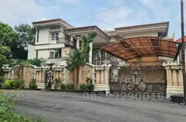 Dijual Rumah Classic Mewah Full Furnished Tingkat 2 Lantai