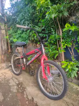 Sepeda BMX ukuran 20