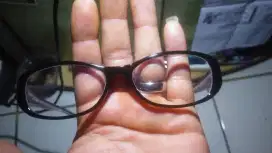 Kacamata Gino armi
