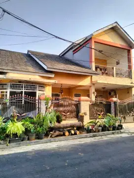 Disewakan  rumah dipinggir Jl Bintaro JakSel