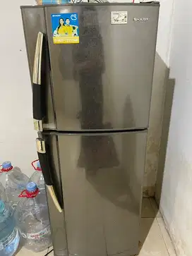 di jual cepat kulkas sharp 2 pintu