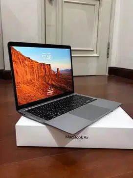 Macbook air 2020 japanese keyboard 13 inch Intel Core i3 256gb