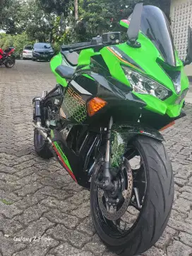 Kawasaki ZX 25r Abs SE KRT 2021
Surat lengkap STNK BPKB Faktur.