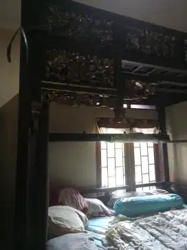 Tempat tidur berukir cina