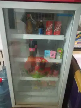 Dijual Showcase 5susun tinggi,kondisi masih bagus sekali,siapa cepat