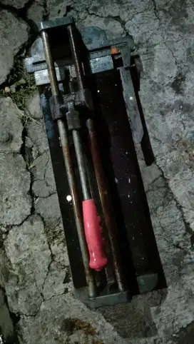 Alat potong keramik ukuran 60