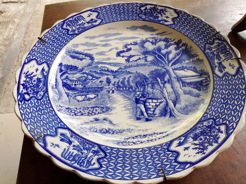Pajangan tembok piring keramik