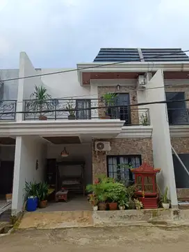rumah 2 setengah lantai di depok fasilitas lengkap harga termurah