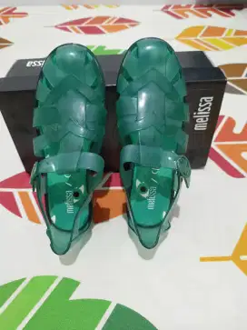 Sepatu Melissa warna hijau