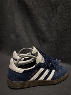 Sepatu Adidas spezial
