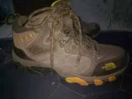 Sepatu Outdoor TNF Second