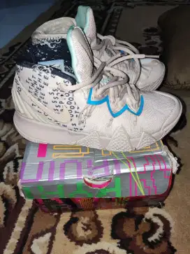 Sepatu basket nike kyrie kybrid size 37