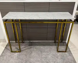 Meja Console Marmer Marble White Carrera 120x35 Rangka Stainless Gold