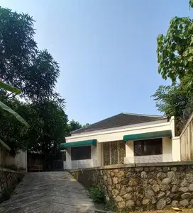 Rumah dijual di River Park Bintaro Jaya Sektor 8 Semi Furnish