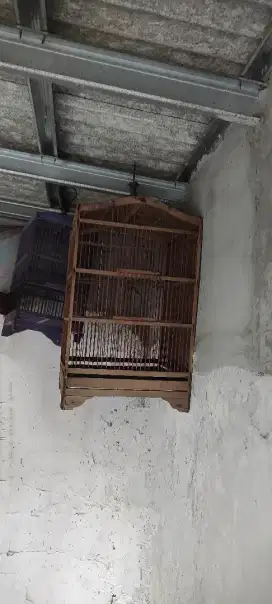 Kandang burung besar dan kecil
