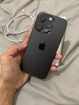 iPhone 16 pro 128 gb like new