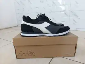 Sepatu Diadora Original