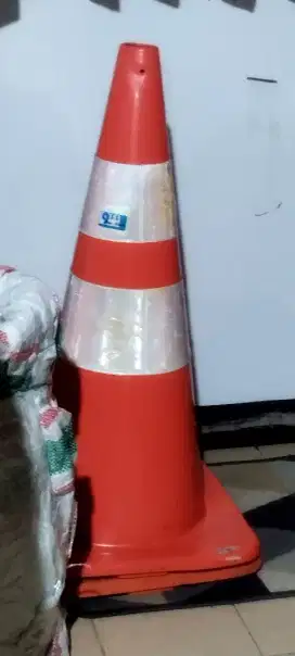 Pengaman Kerucut Traffic Cone Bahan Karet 90 cm