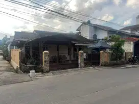 Di jual rumah strategis pinggir jalan utama