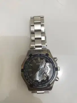 Jam geneva bekas jarang pakai