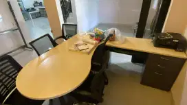 Dijual meja kantor, kursi kantor 4 pcs dan white board + tiang