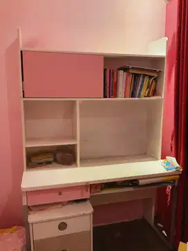 Dijual Meja Belajar Anak Pink (Second) Informa