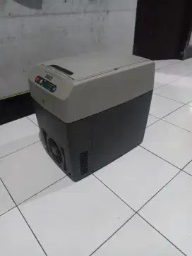 Kulkas mini untuk mobil