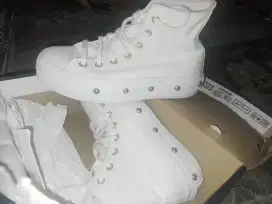 Sepatu converse uk 38 putih masih bagus jual cepat harting