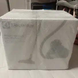 Vacum Cleaner Electrolux EC31-2BB dan AC Sharp 1 PK