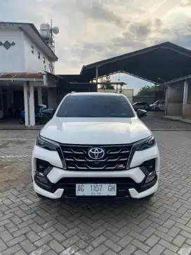 Fortuner 2.8 pribadi white