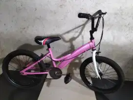 Sepeda anak cewek ukuran 18 kondisi normal