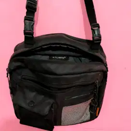 Preloved Tas Selempang Kalibre 3L