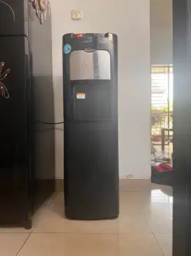 Dispenser SHARP SWD-72 EHL BK – Galon Bawah, Panas & Dingin, Elegan