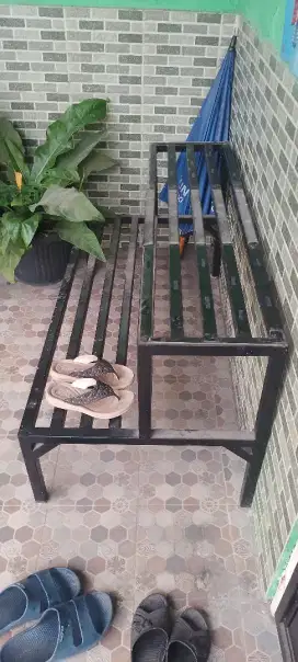 Tempat rak sepatu atau tempat pot bunga