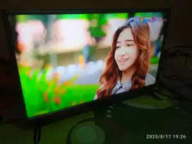 Tv led analog LG 32in besar. Gambar suara cakep. Ada 2 garis serambut