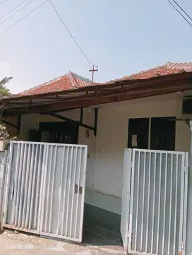 Rumah Dekat Jalan Provinsi