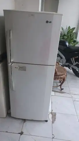 Kulkas 2 pintu LG model baru original bagus gratis ongkir