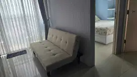 Disewakan apartemen Ochard 2 BR full furnish lantai 15, 45jt/th