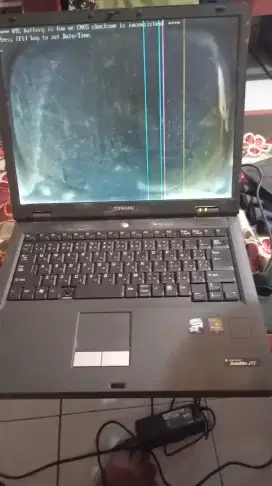 Laptop Toshiba sattelite tallram 2/256 minus layar burem