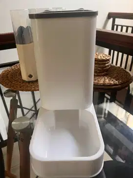 PET Dispenser ONLY PETS – Tempat Makan Kucing/Anjing 2.1Kg Anti Semut
