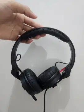 Sennheiser HD 25 - Closed-Back On-Ear Studio Headphones