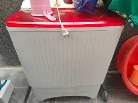 Mesin cuci merk polytron