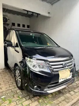 Nissan serena 2.0 x AT