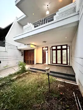 Jual Rumah Cantik Lokasi Prime Area Kebayoran Baru Jakarta Selatan 4+1