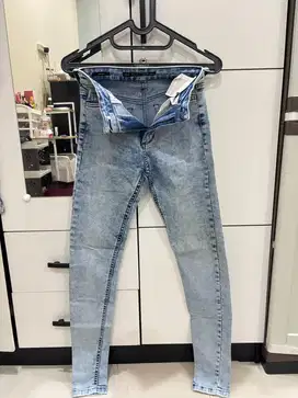 CELANA SKINNY BERSHKA