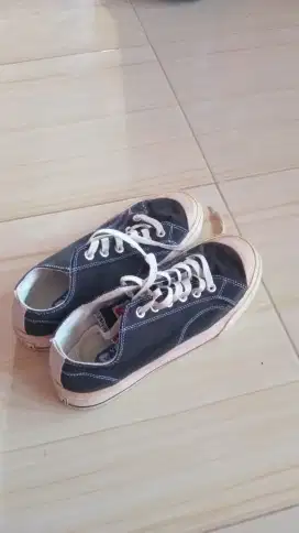 sepatu size 39 harga 60k